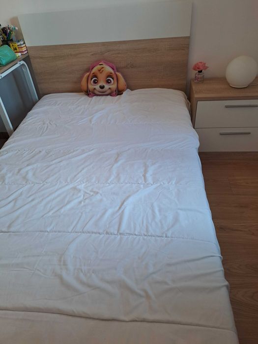 Cama com estrado e colchão para criança