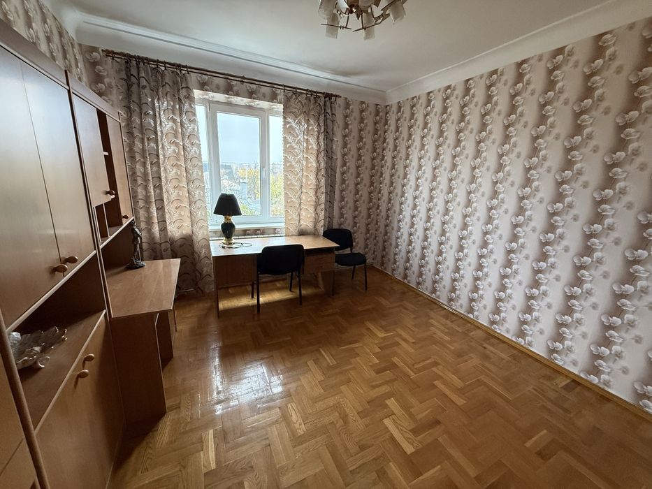 Трехэтажный дом 300 м² с участком 7 соток от собственника