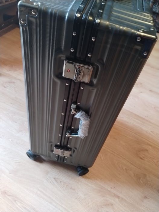 Nowa Walizka podróżna duża na kolkach