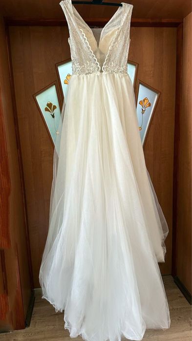 Продам весільну сукню