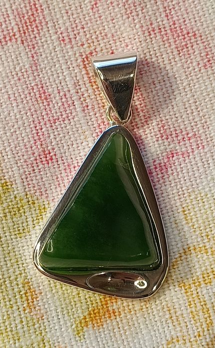 Wisiorek  z Nefrytem