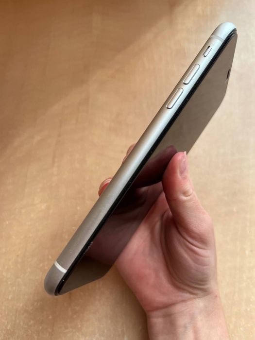 Телефон iPhone XR