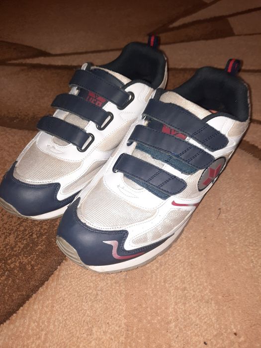 Продам красовки мужские адидас