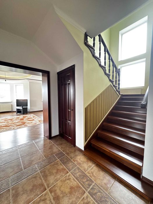 Продам новий будинок з ремонтом 245м2/10соток в Крихівцях.