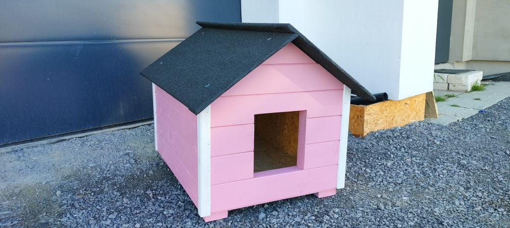 Buda ocieplona dla psa