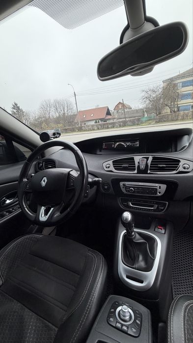 Renault grand scenik 2014