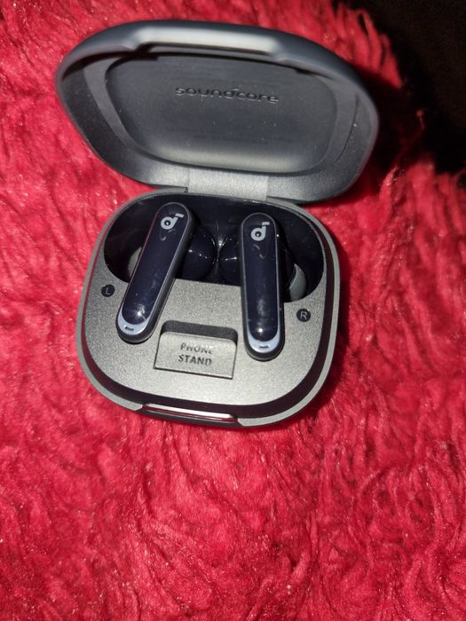 Anker Soundcore P40i.