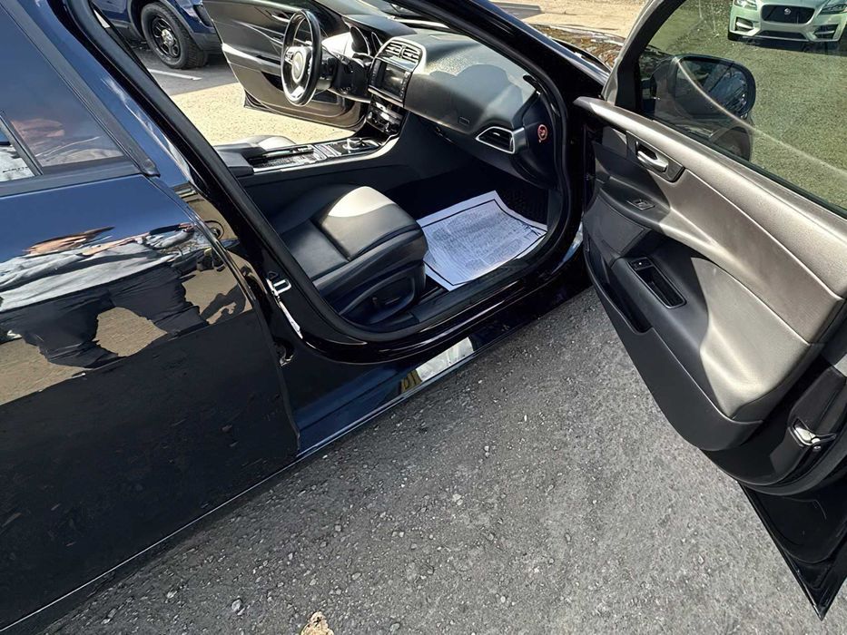 Jaguar XE 25t      2018
