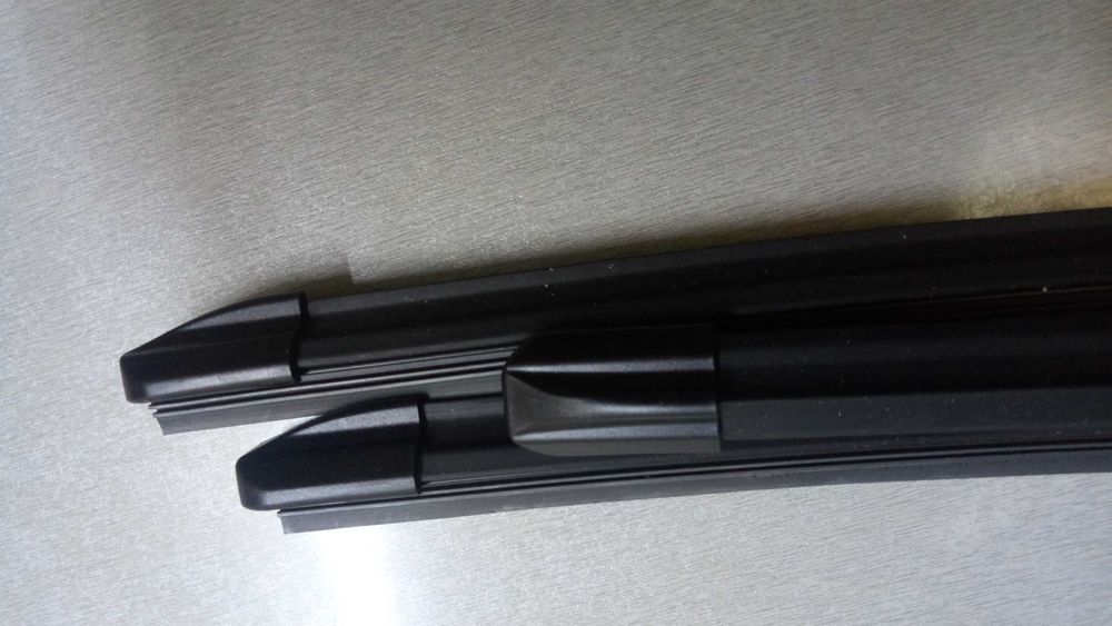 Щітки для двірників безкаркасні 450/500/600 мм