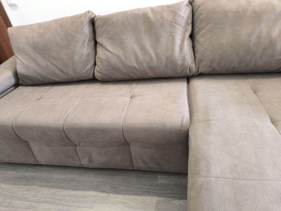 Sofá com chaise long