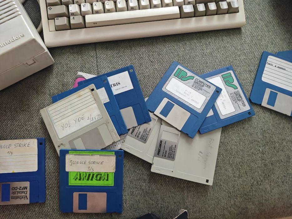 Commodore Amiga a600hd super stan dyskietki myszka