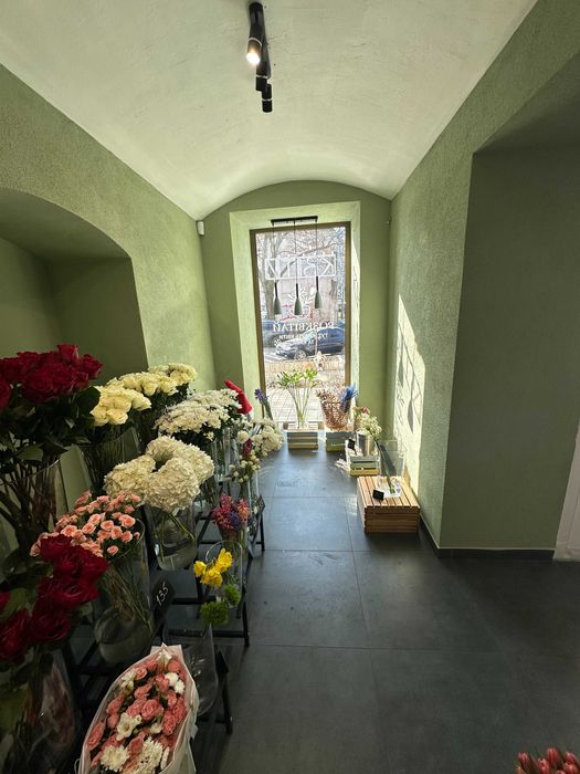 Продаж діючого квіткового магазину. Повністю укомплектовано