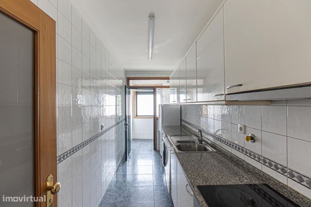 T2 com 97 m² , Lugar Garagem + Arrumos, Paranhos – Cruzamento do Amial