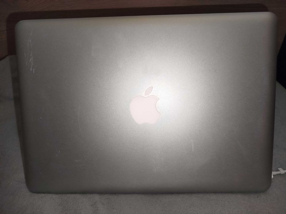 MacBook (A1278) – sprawny, Ubuntu 24.04.3 – SSD 128 GB, RAM 4,6GB