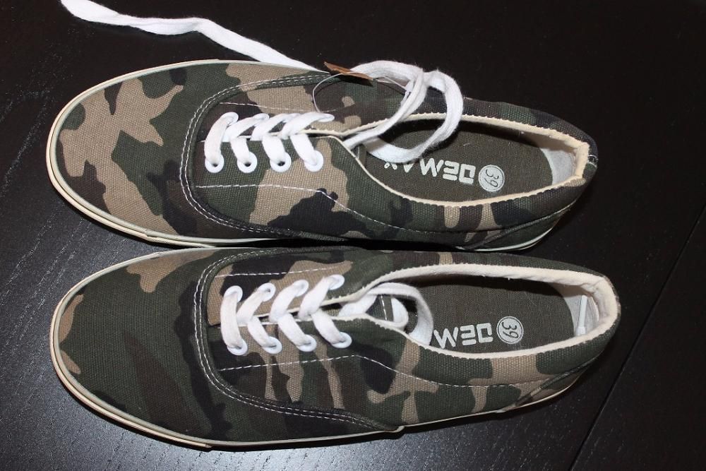 Sapatilhas (NOVAS, c/etiqueta)