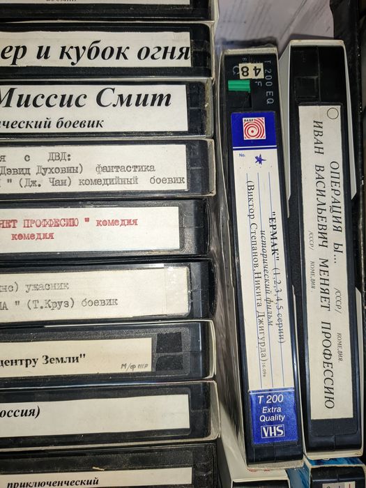 Відеокасети для ведеомагнітофона 20 штук фільми, жахи, комедії, боєвик