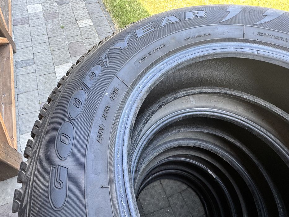 Шини зимові Goodyer UltraGrip Ice-215/65/R16