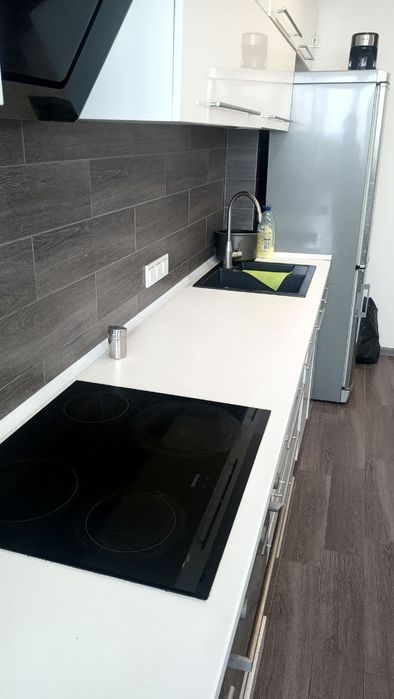 Кімната Позняки для дівчини без власників  є генератор для ліфту