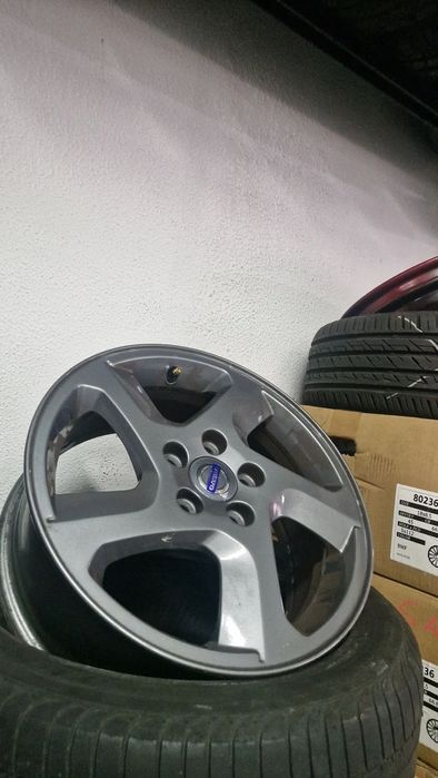 JANTES 16 ORIGINAIS VOLVO C30 (IMACULADAS) COM PNEUS USADOS
