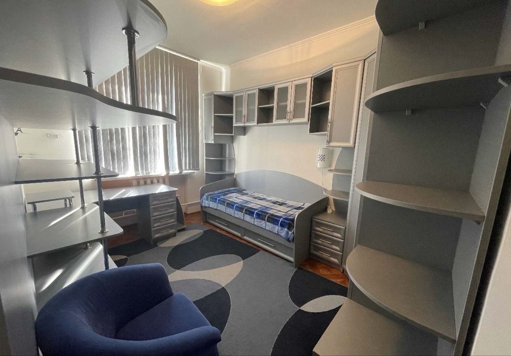 Здам чотирьох кімнатну квартиру/гараж