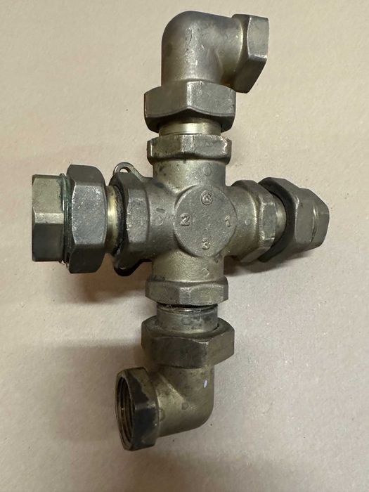 Zawór 4 drogowy mosiężny 1" z śrubunkami