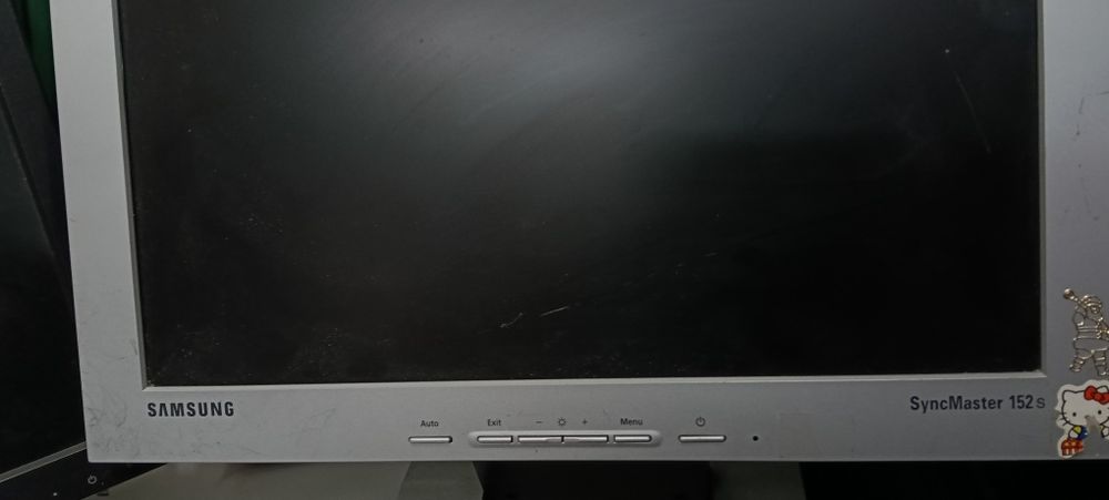 Monitores e coluna se som a trabalhar 100% com garantia