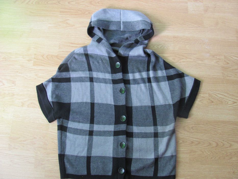 Sweter damski z kapturem