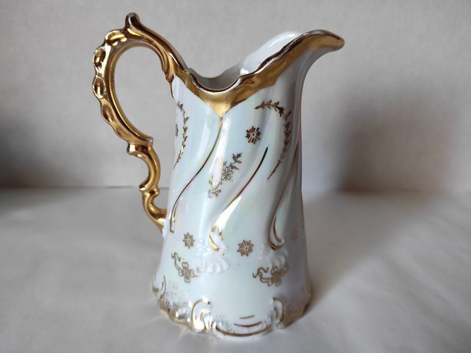 Сахарница , молочник.