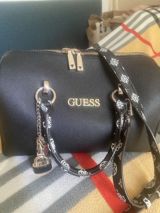 Жіноча сумка-саквояж Guess
