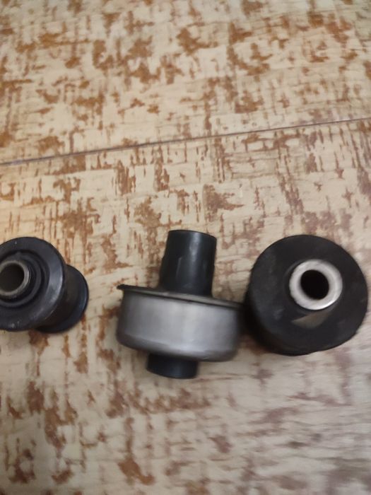 Продам сайленблоки рычага Опель омега