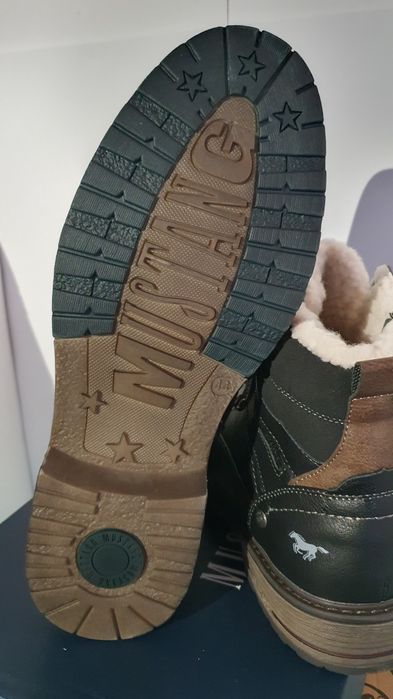 Śniegowce męskie Mustang w czarnym kolorze Rozmiar 44