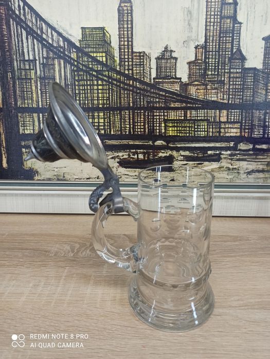 Kufel do piwa z metalową pokrywą – styl retro