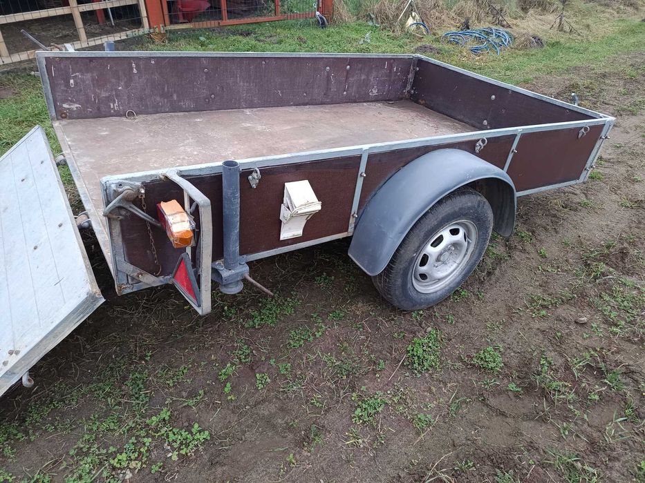 Przyczepka samochodowa 700kg łamany dyszel rampa zarejestrowana 1981