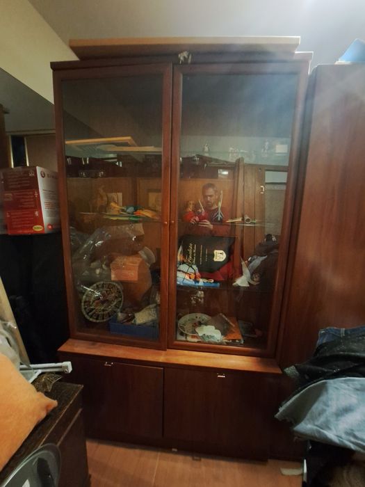 Móvel com vitrine em Cerejeira