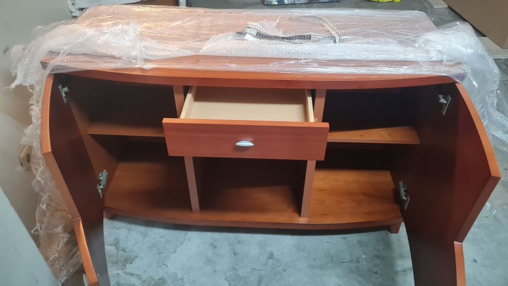 Móvel aparador cerejeira