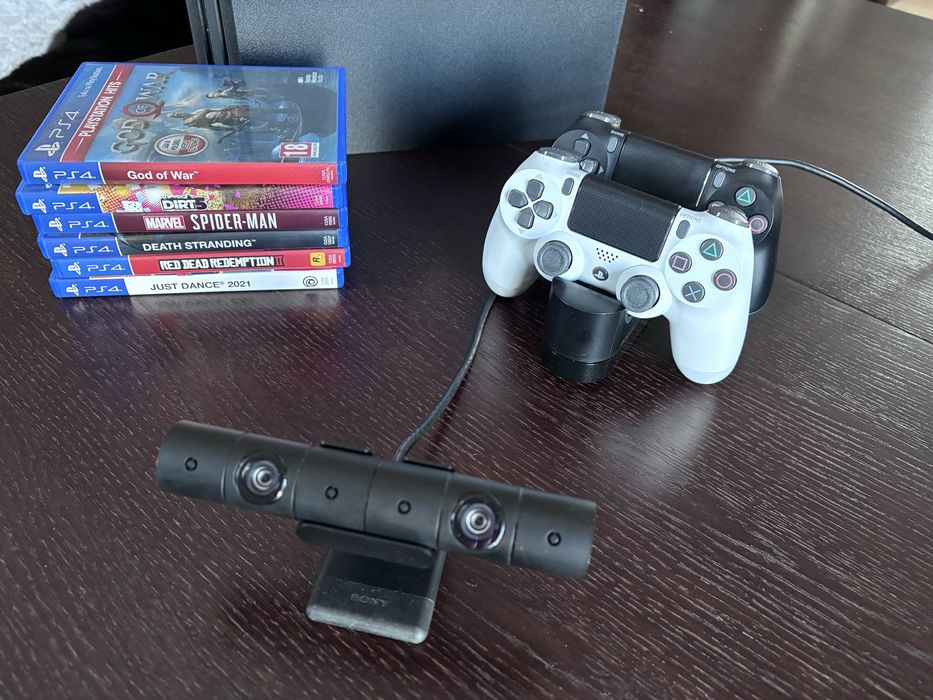 PS4 PRO  1TB, 2 pady, kamera, ładowarka, 6 gier - 999