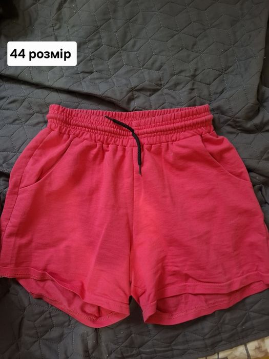 Жіночий одяг, шорти