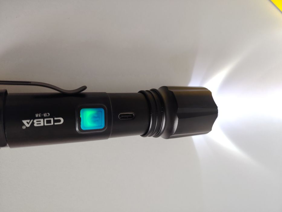 Lanterna C 38- 11 cm –  alcance 400 m.. Indicado para  Forças de segur