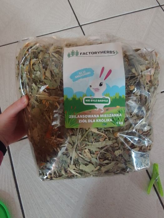 Zioła, granulat i przysmaki warzywne dla królika