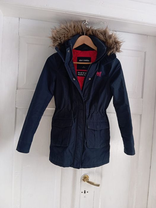 Super kurtka damska parka jest kultowej marki Abercrombie & Fitch.  S. M