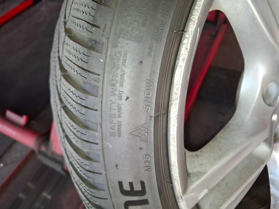 2 pneus bridgestone  225- 45 R 18