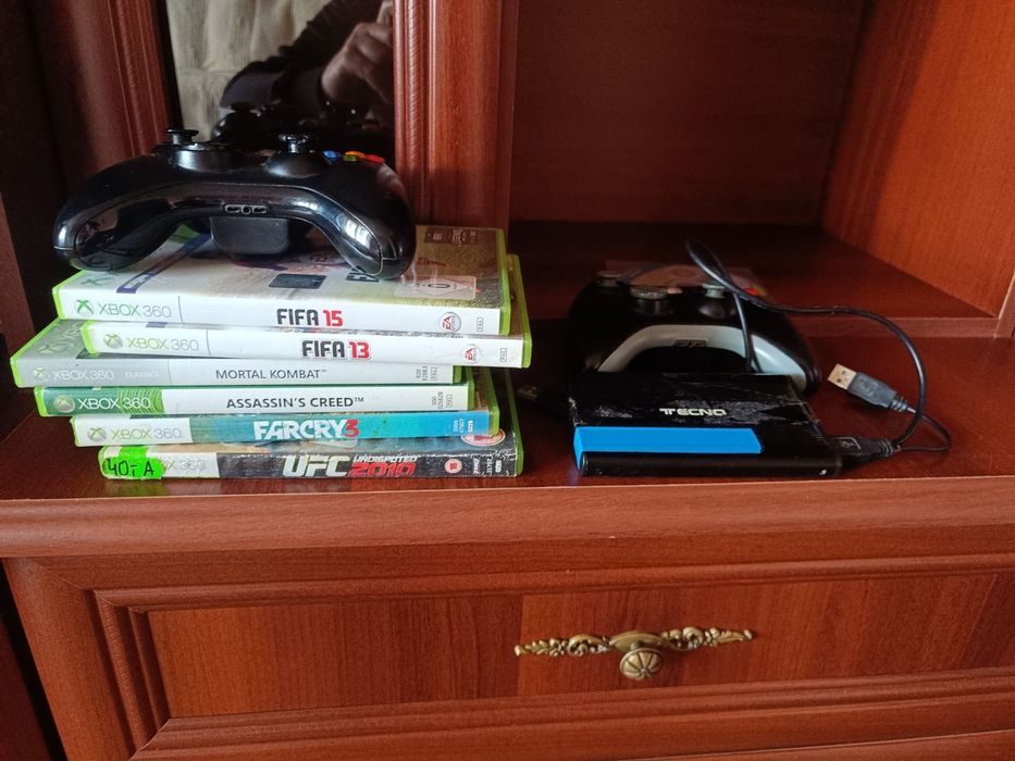 Xbox 360 6 дисків та 2 геймпада на батарейках торг