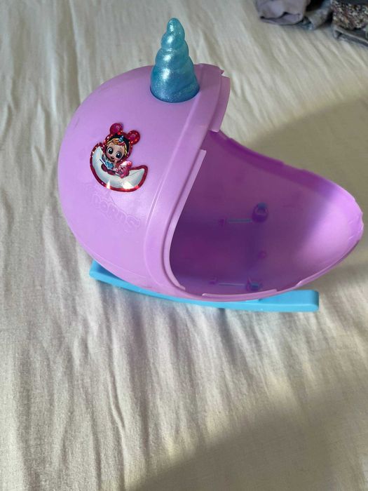 Boneca bebé com fato de joaninha, berço unicórnio e Babycorns
