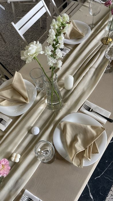 Прокат столового декору скатертини ранери серветки