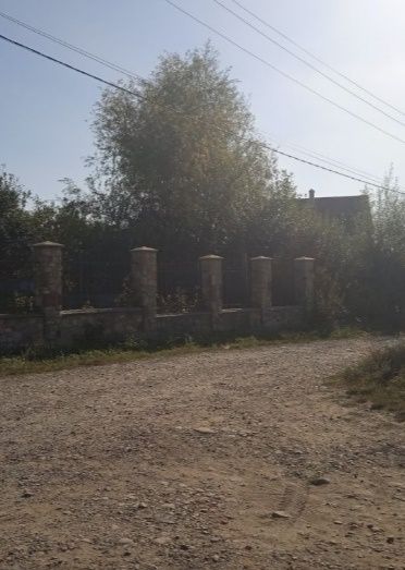 Продається земельна ділянка біля озера та ботанічного саду