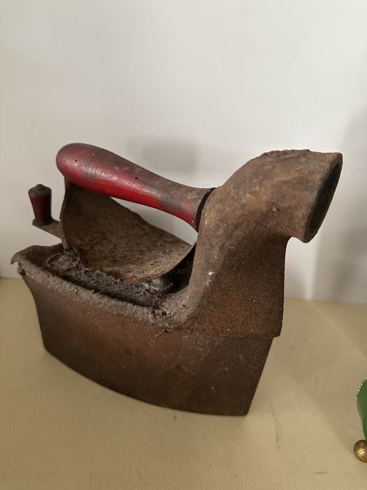 Ferro antigo a carvão