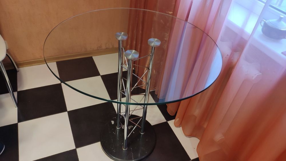 Стіл скляный круглий