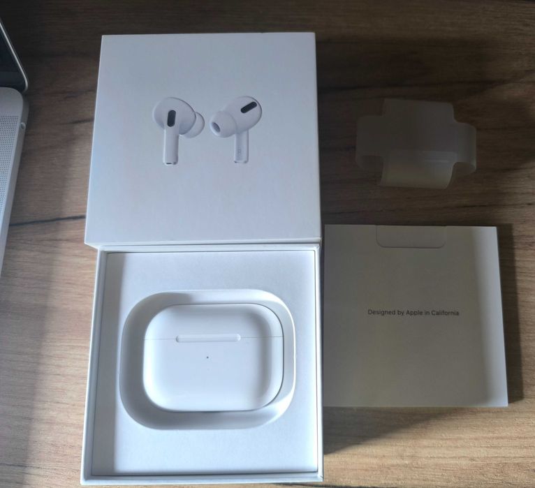 Apple AirPods Pro with Wireless MagSafe Charging Case