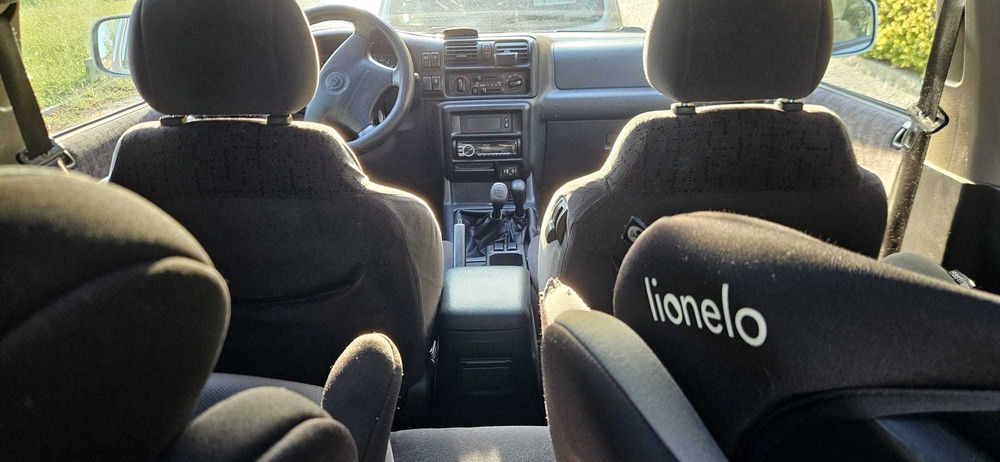 Opel Frontera.