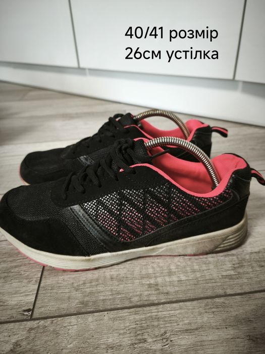 Кросівки жіночі 40 розмір